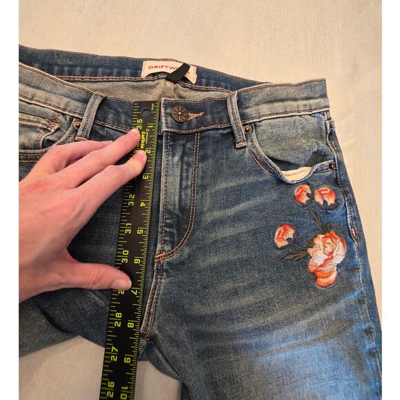 DRIFTWOOD Audrey Women's Denim Jeans Floral Embroidery SZ 27 Raw Hem Boho - Picture 7 of 8